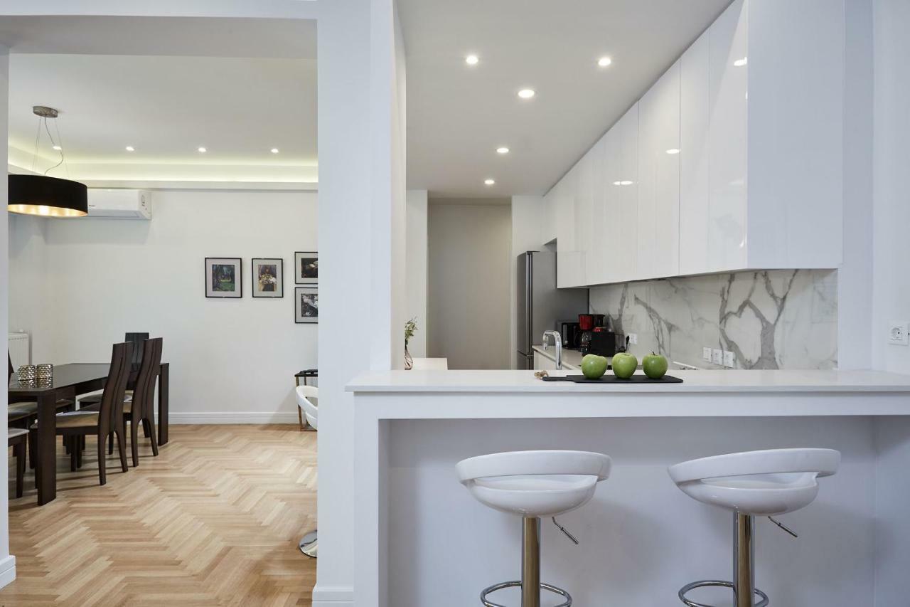 Luxurious Spacious Apt Next To Hilton Hotel Aten Exteriör bild